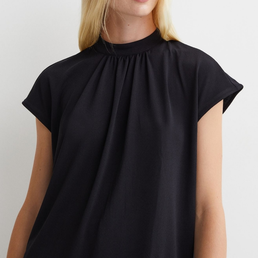H&M Black Bouse